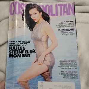 Hailee Steinfeld Cosmo COSMOPOLITAN‎ MAGAZINE Dec 2021 /Jan 2022  Beautiful